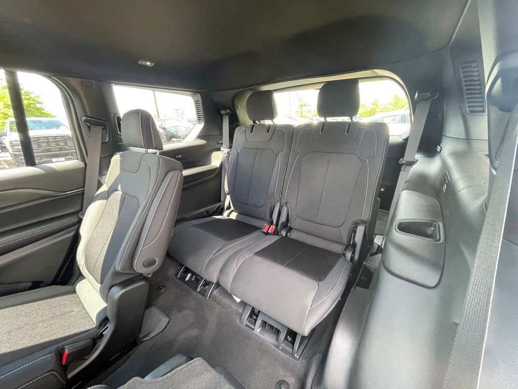 Certified 2025 Jeep Grand Cherokee L Laredo w/ Luxury Tech Group I AWD/4WD image 19