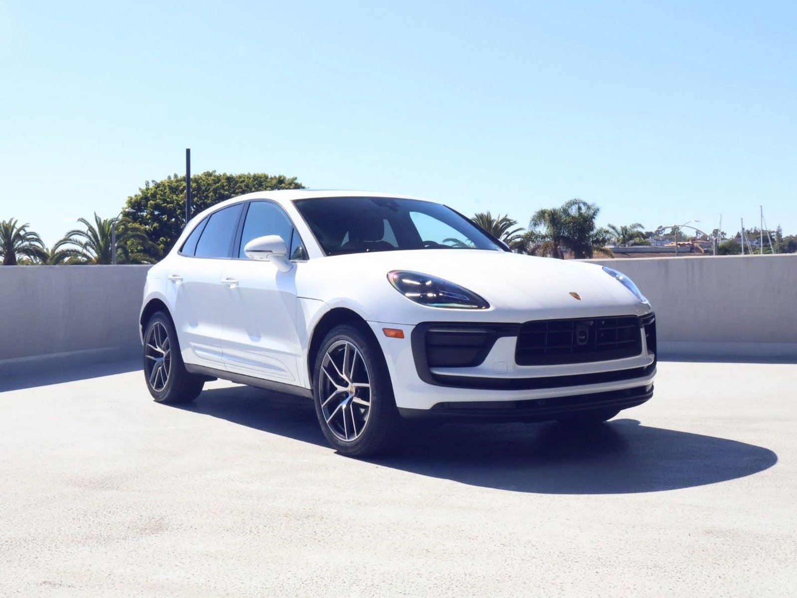 Certified 2025 Porsche Macan image 14