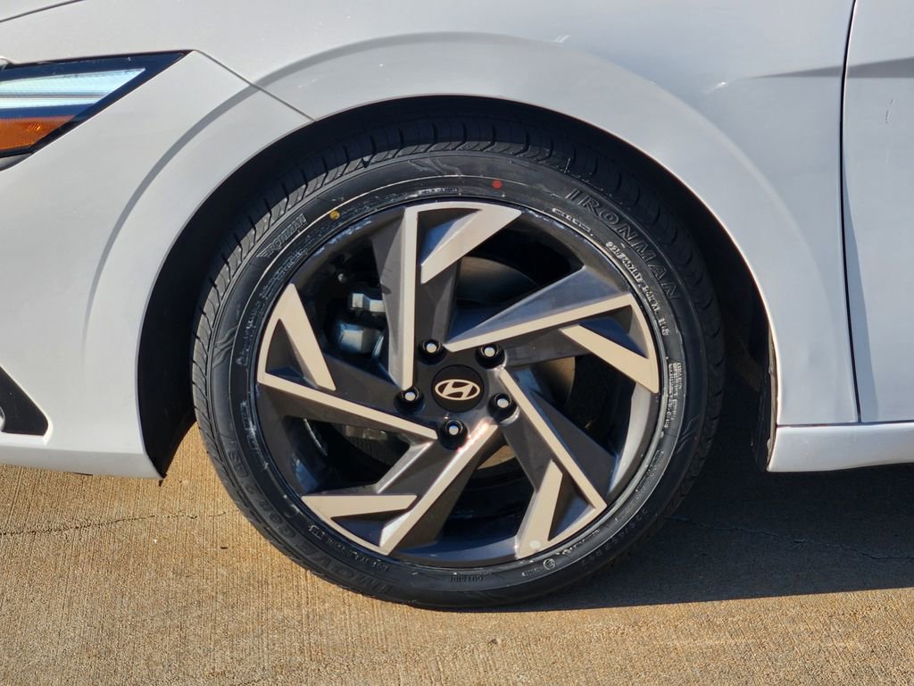Used 2024 Hyundai Elantra SEL image 15