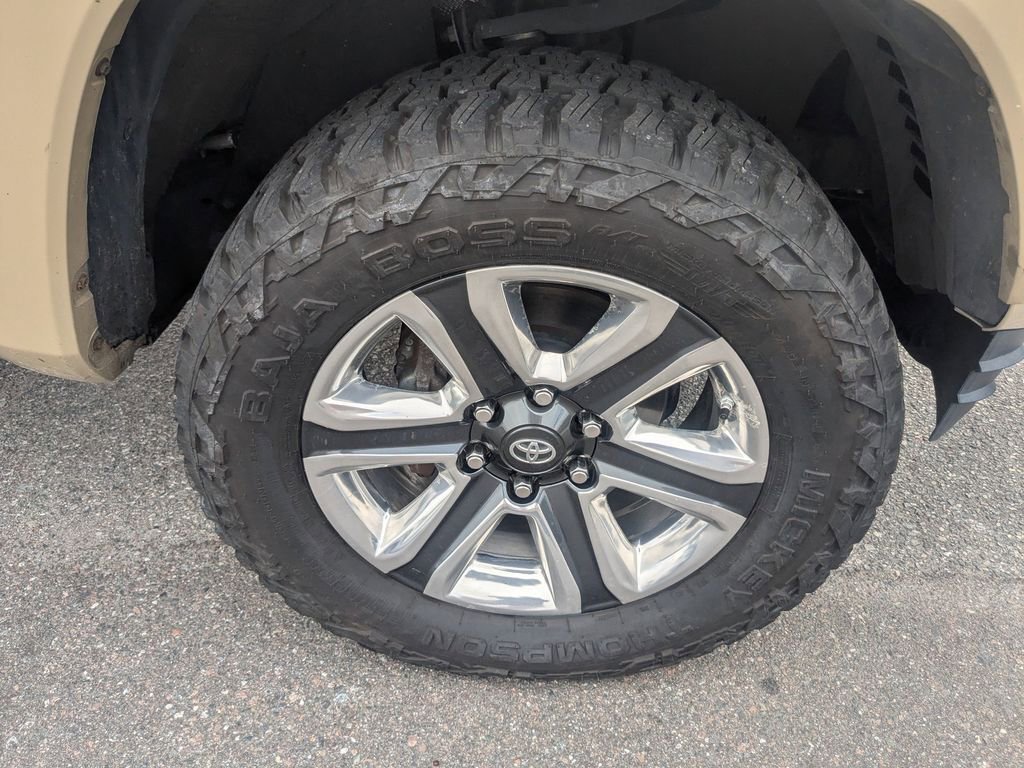 Used 2016 Toyota Tacoma Limited w/ Towing Package image 11