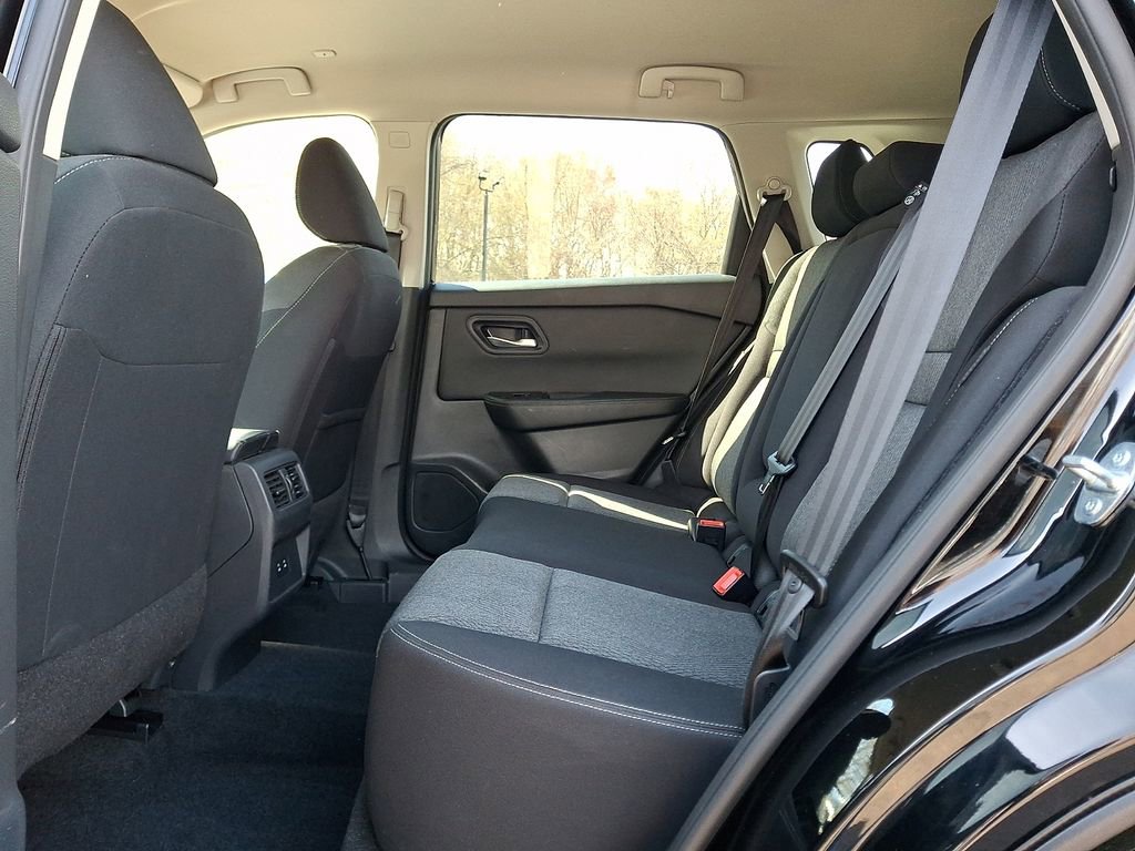 Used 2024 Nissan Rogue SV AWD/4WD image 11