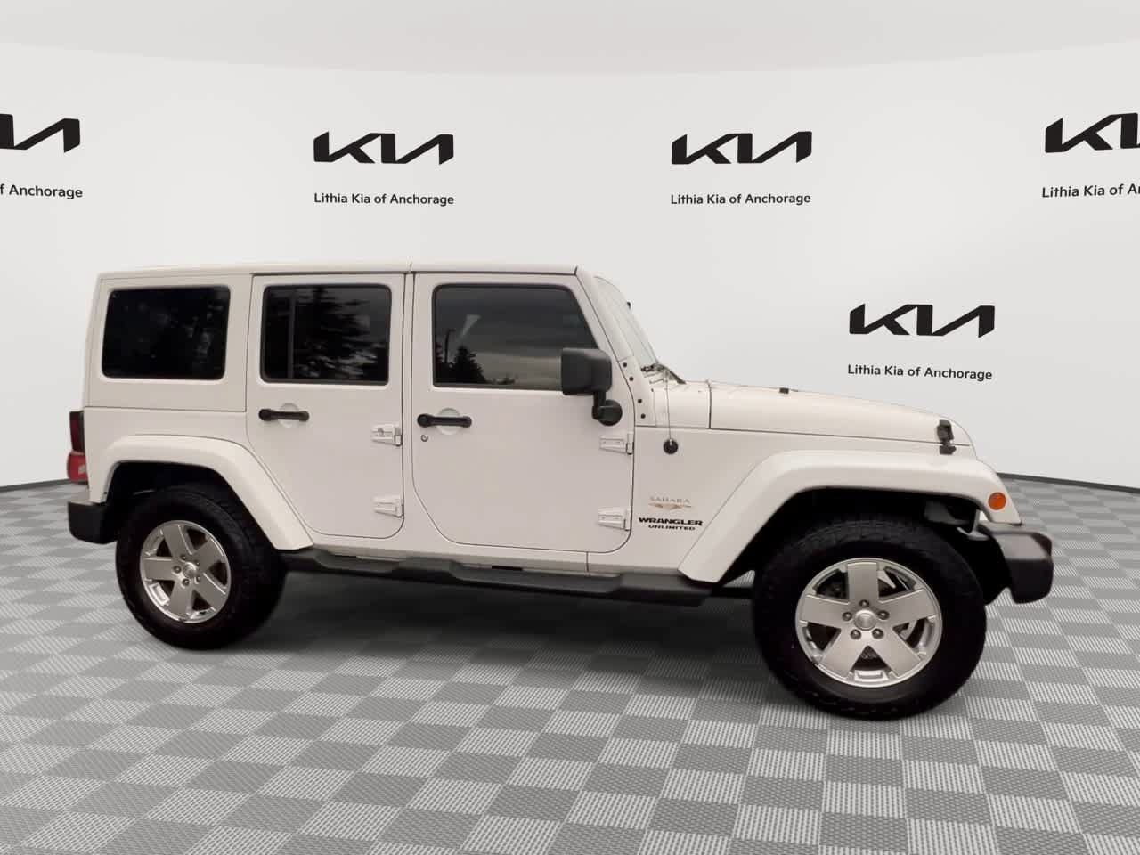 Used 2012 Jeep Wrangler Unlimited Sahara AWD/4WD image 2