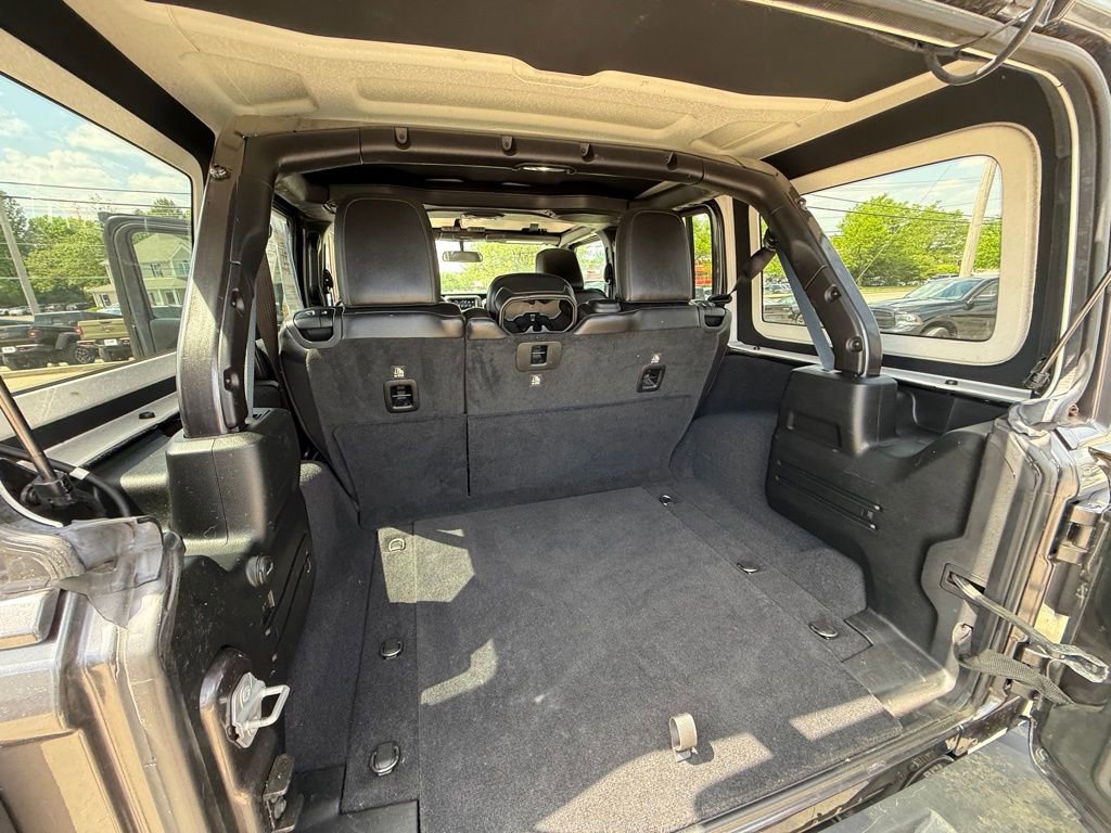 Used 2018 Jeep Wrangler Unlimited Sahara AWD/4WD image 26
