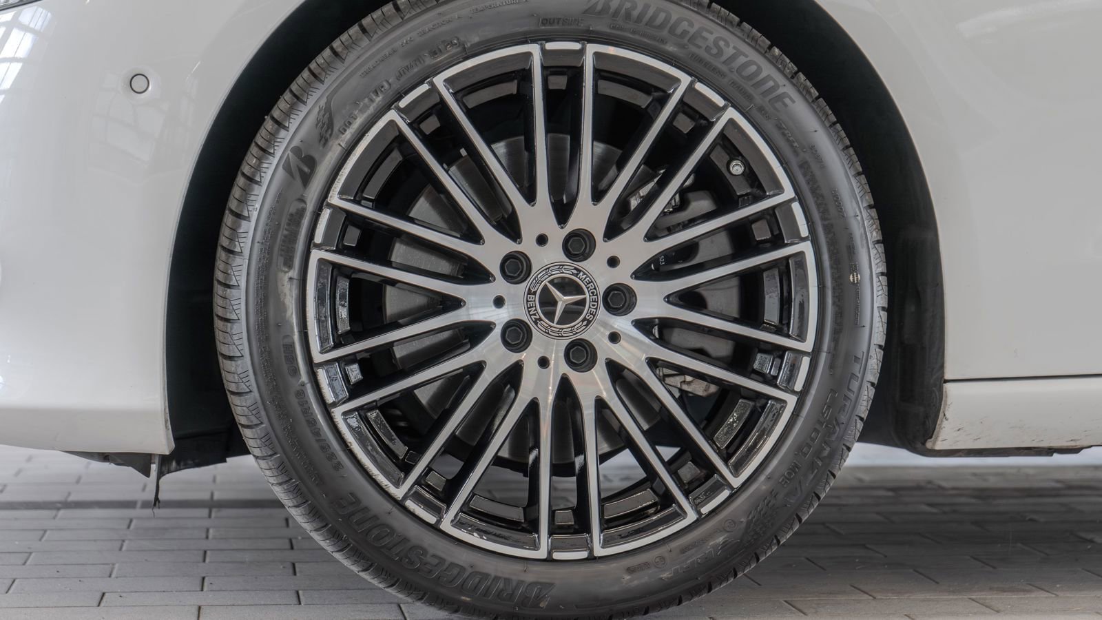 Used 2024 Mercedes-Benz C 300 Sedan image 32