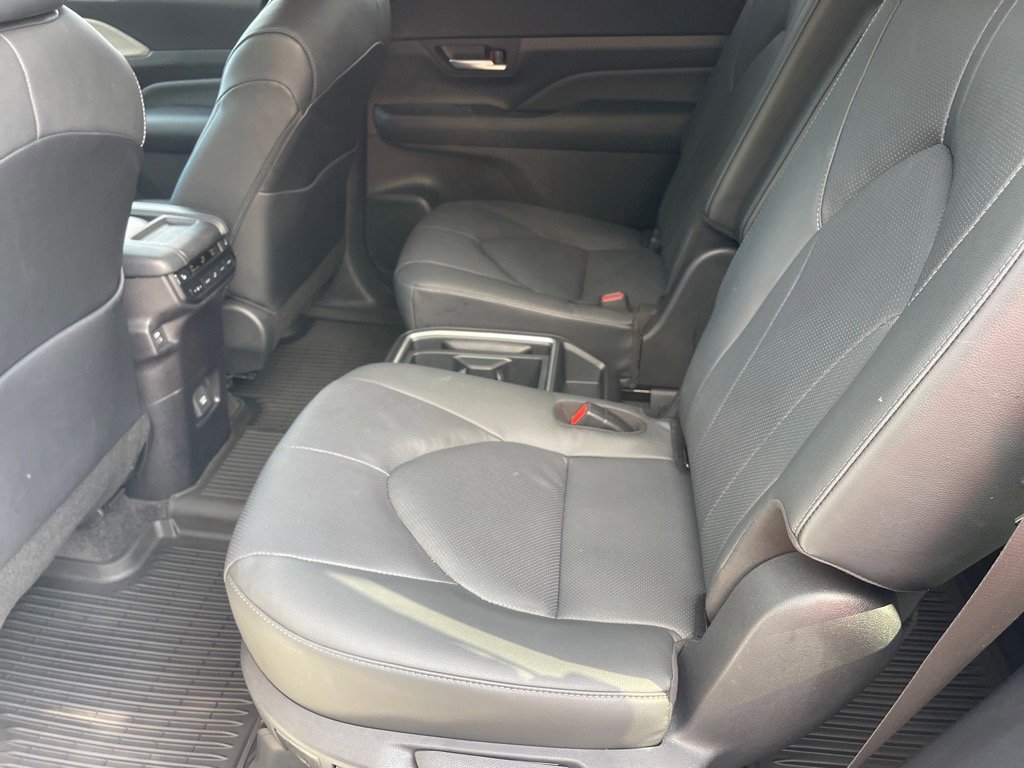 Used 2024 Toyota Grand Highlander Limited image 12