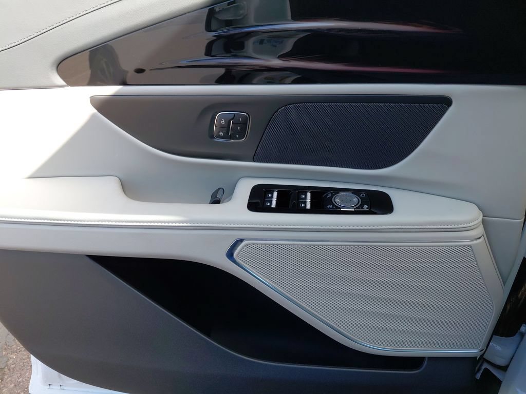 New 2026 Lincoln Nautilus Premier AWD/4WD image 11
