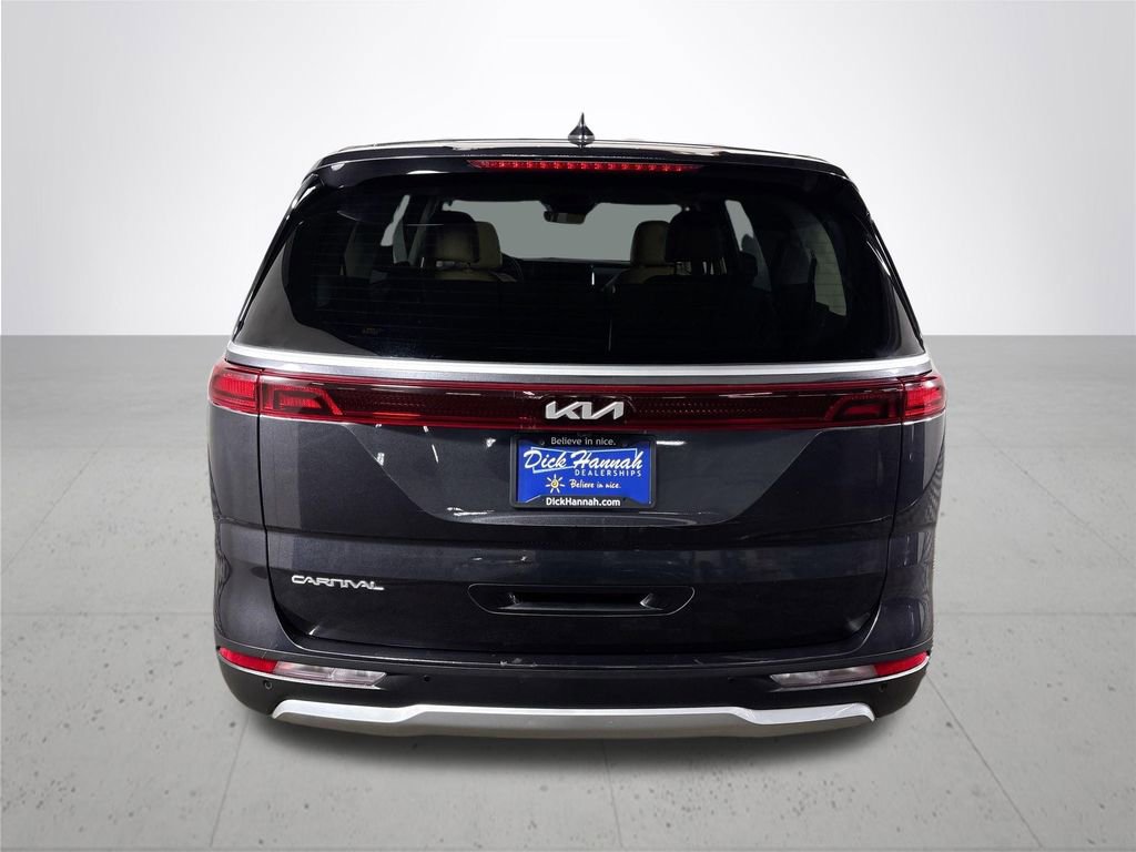 Used 2024 Kia Carnival EX image 8