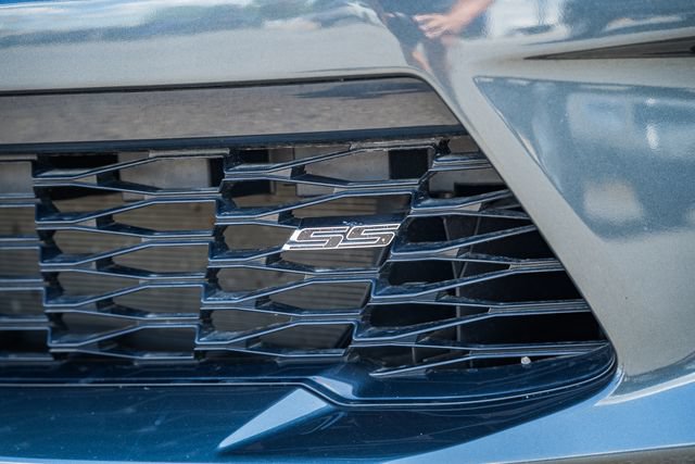 Used 2018 Chevrolet Camaro SS RWD image 12