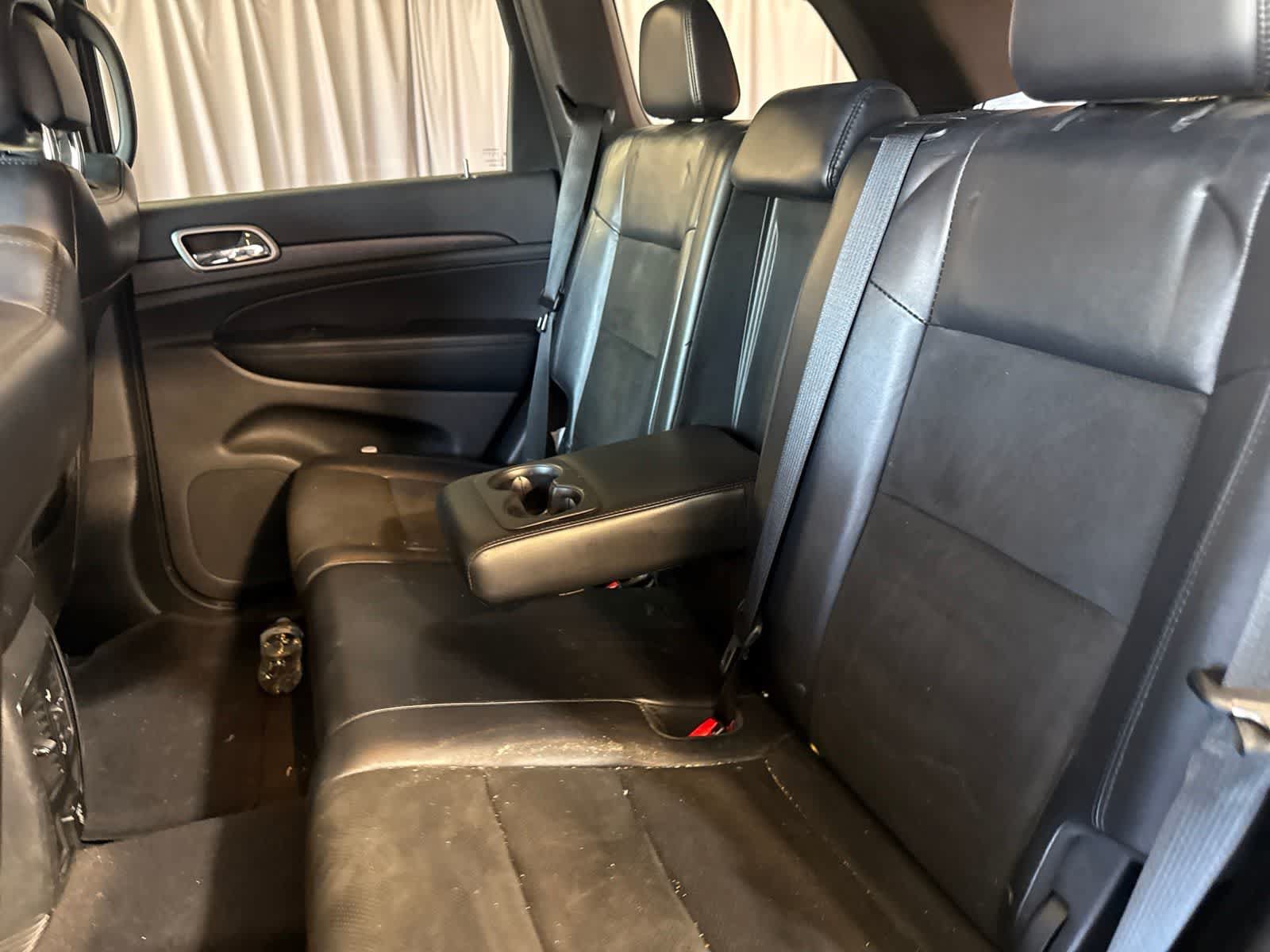 Used 2018 Jeep Grand Cherokee Altitude AWD/4WD image 16