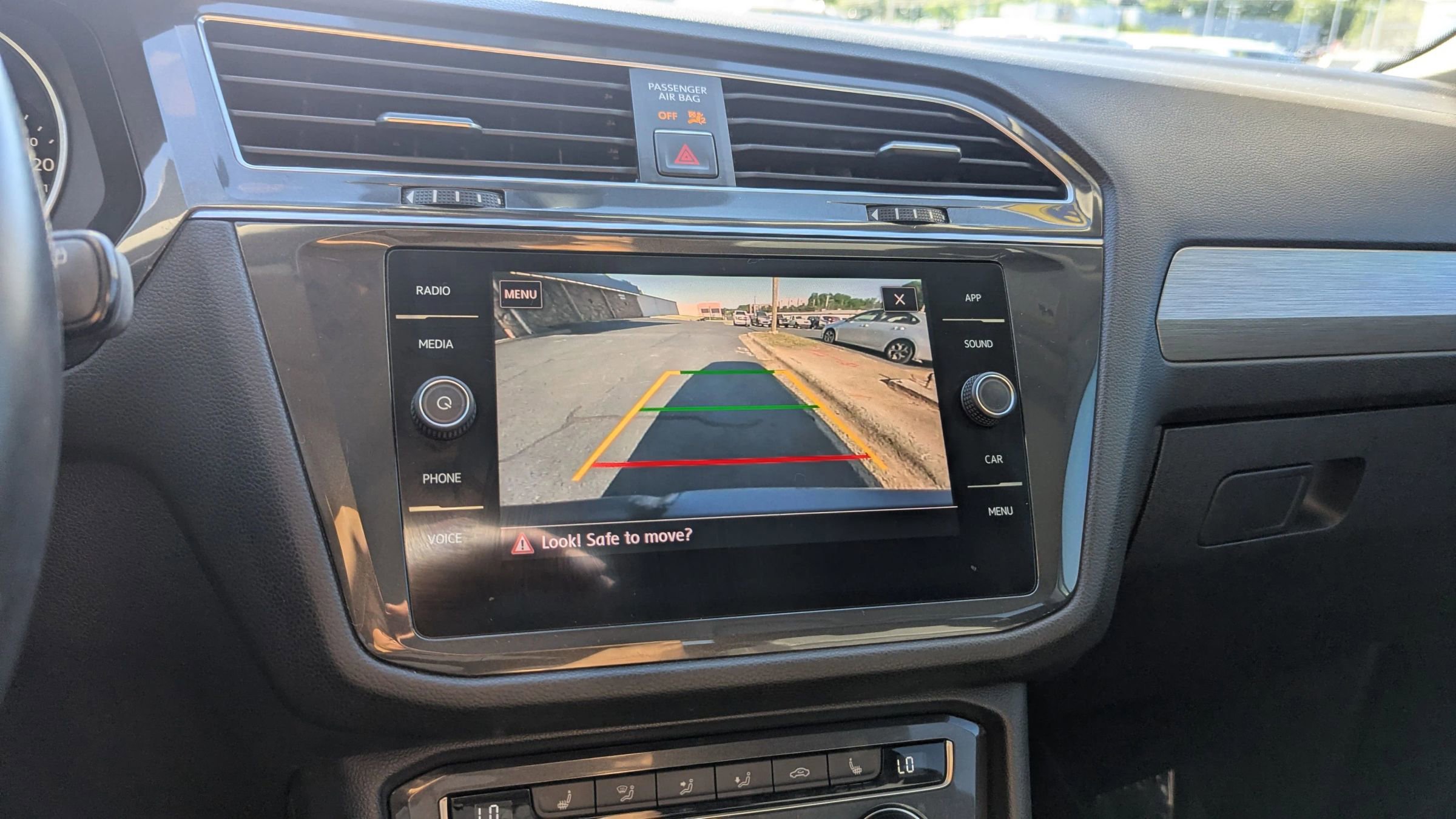 Used 2018 Volkswagen Tiguan SE w/ Panoramic Sunroof Package AWD/4WD image 21