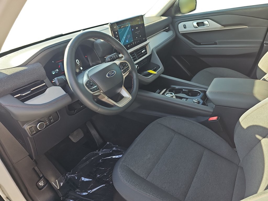 Used 2025 Ford Explorer Active RWD image 16