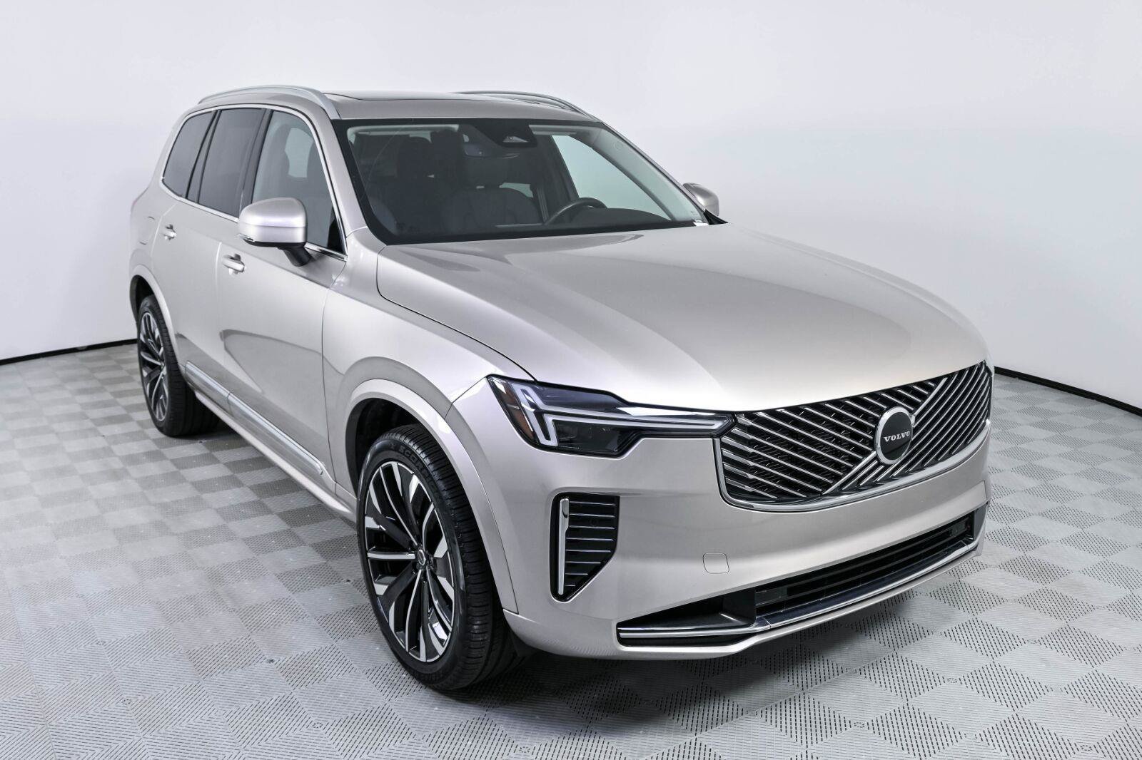 Certified 2025 Volvo XC90 T8 Core AWD/4WD image 25
