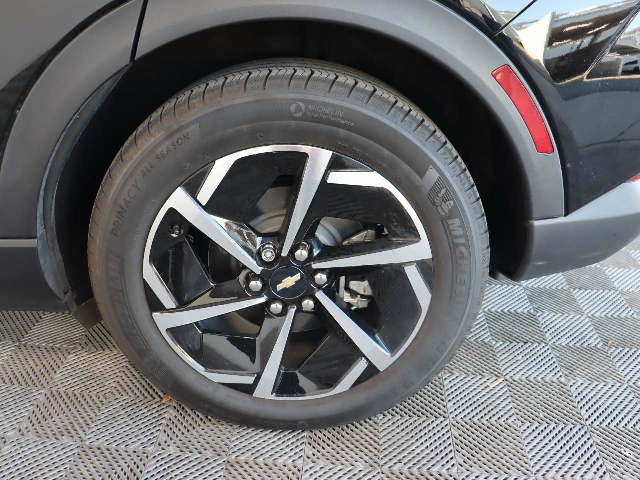 Certified 2025 Chevrolet Equinox EV LT w/ Comfort Package FWD image 17