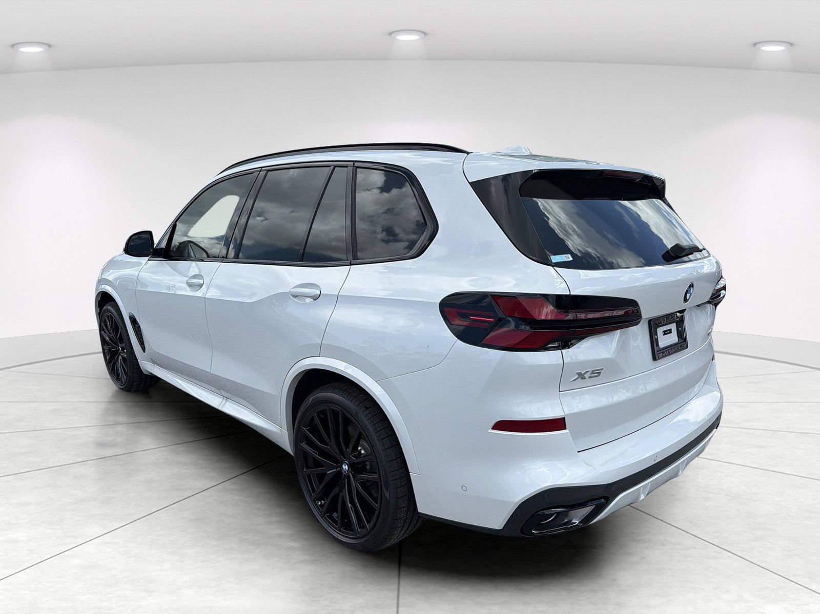 New 2026 BMW X5 xDrive40i w/ M Sport Package AWD/4WD image 5