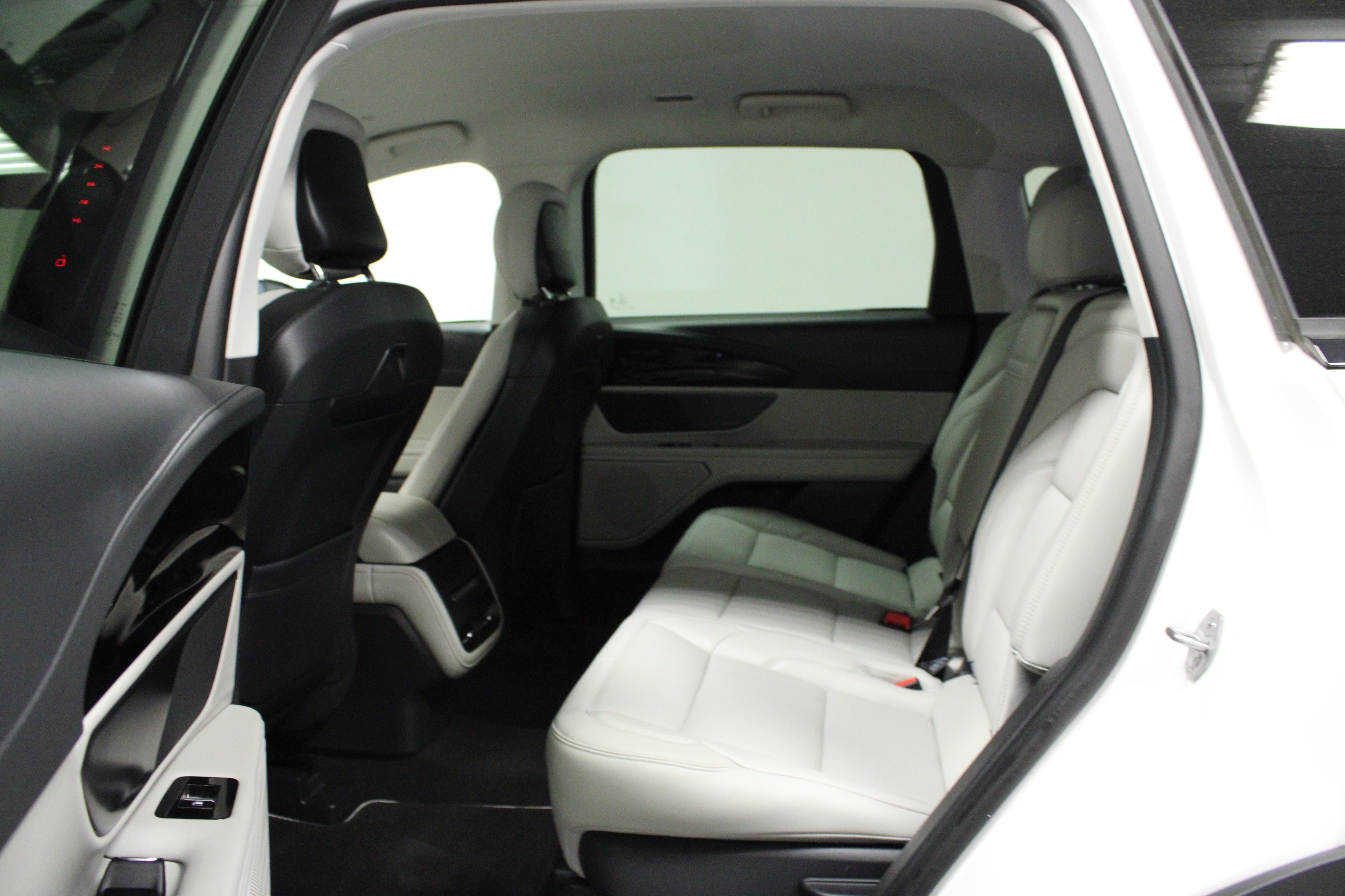 Used 2026 Lincoln Nautilus Premier AWD/4WD image 13