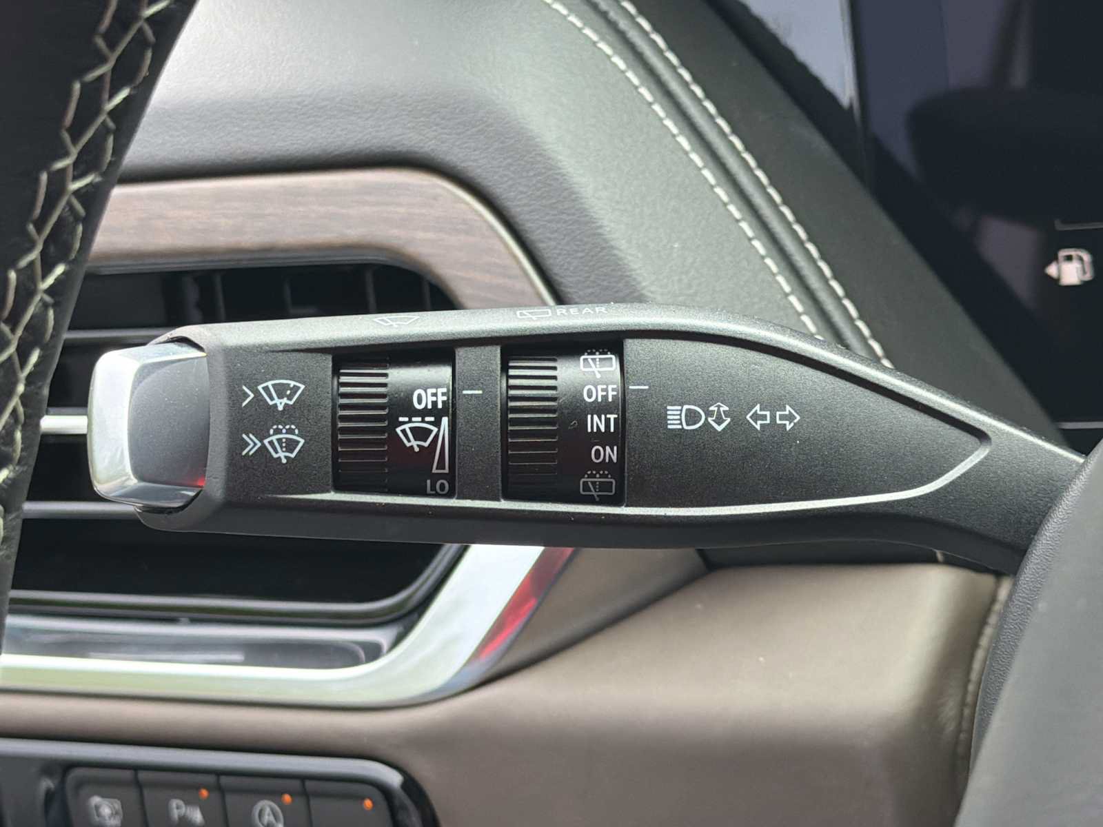 New 2026 GMC Yukon Denali Ultimate AWD/4WD image 12