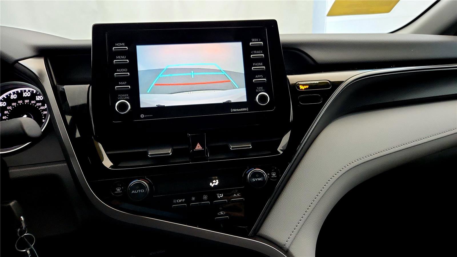 Used 2022 Toyota Camry LE w/ Carpet Mat Package (TMS) image 31