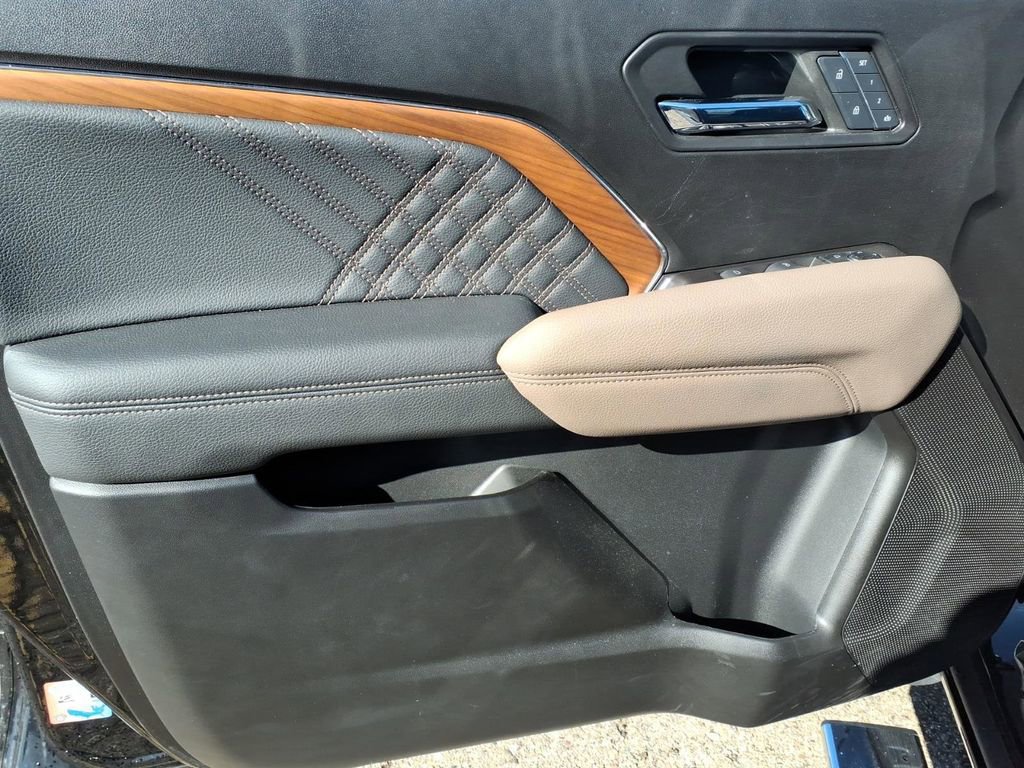 Used 2024 GMC Canyon Denali image 11