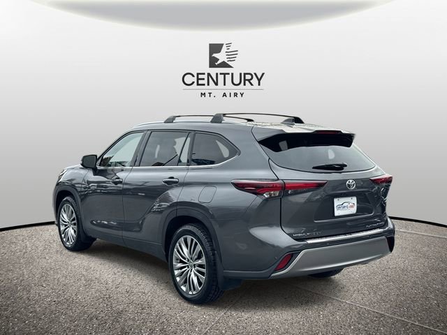 Used 2024 Toyota Highlander Platinum image 4