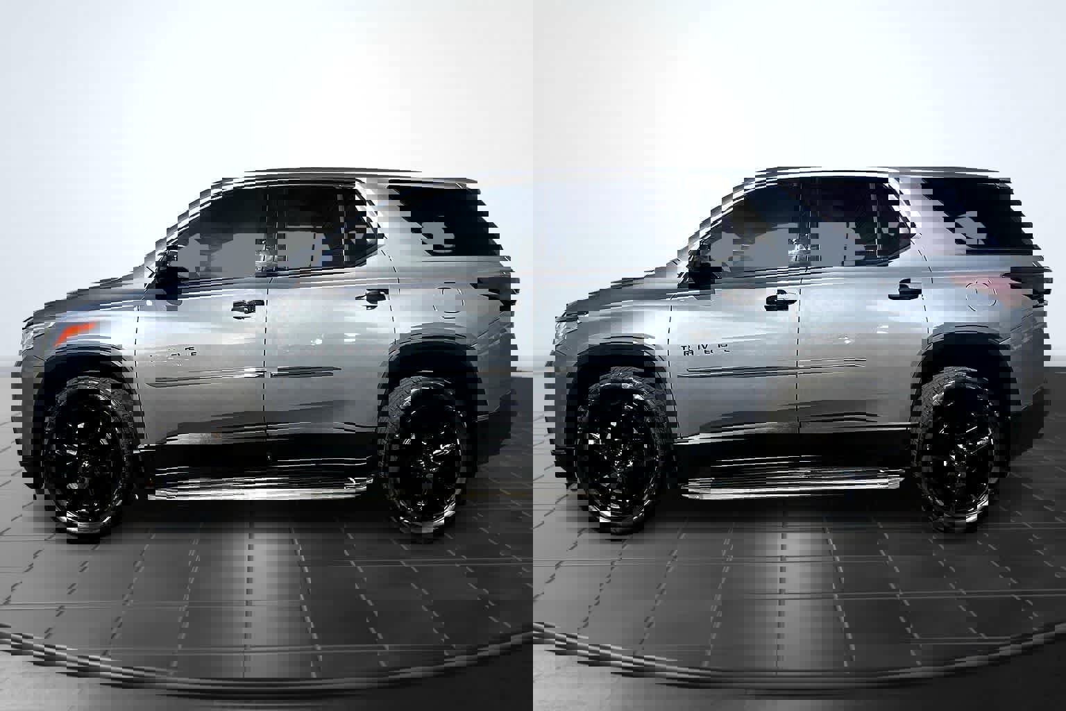 Used 2020 Chevrolet Traverse LS w/ LPO, Blackout Package AWD/4WD image 3