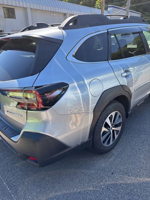 Certified 2025 Subaru Outback Premium AWD/4WD image 12