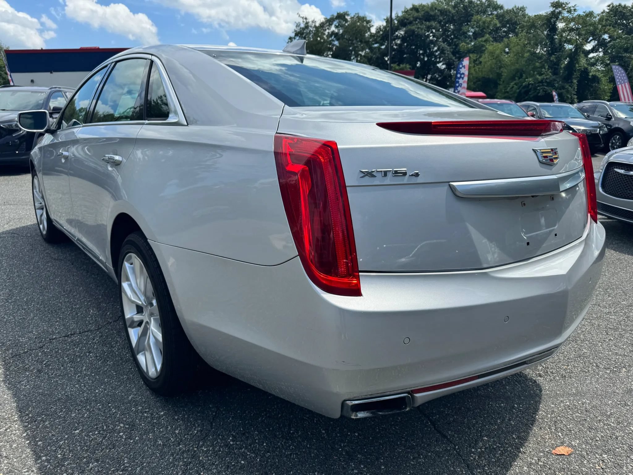 Used 2016 Cadillac XTS Luxury AWD/4WD image 3