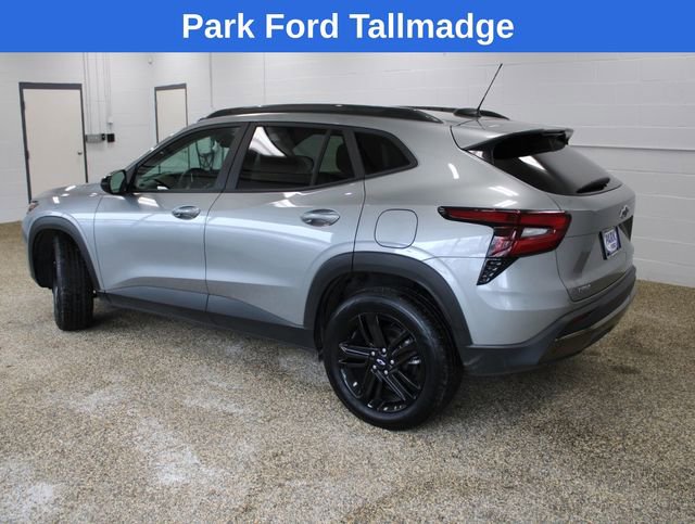 Used 2025 Chevrolet Trax ACTIV w/ Sunroof Package image 2