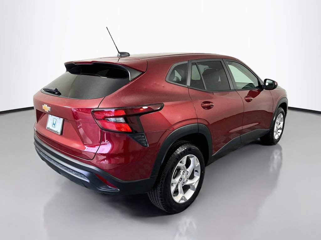 Used 2024 Chevrolet Trax LS w/ LS Convenience Package FWD image 5
