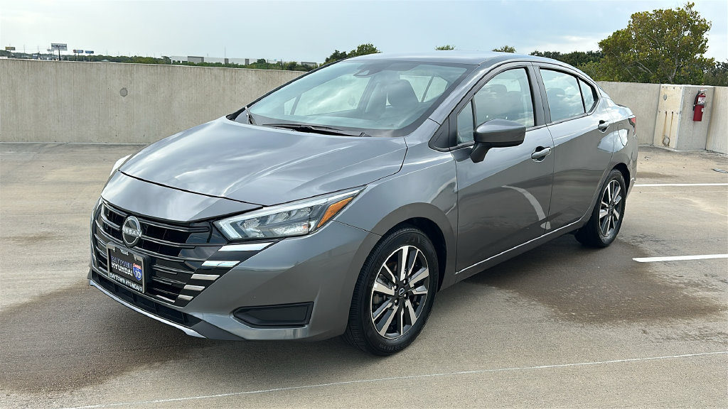 Used 2025 Nissan Versa SV FWD image 8