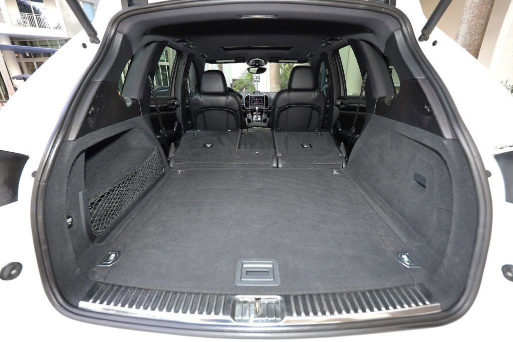 Used 2018 Porsche Cayenne Platinum Edition image 12
