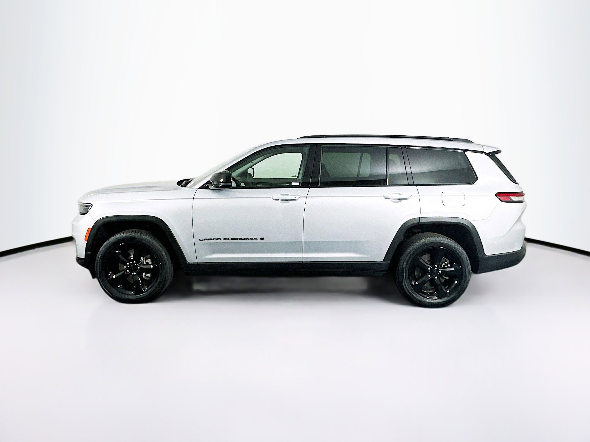 Used 2023 Jeep Grand Cherokee L Limited w/ Luxury Tech Group II image 4