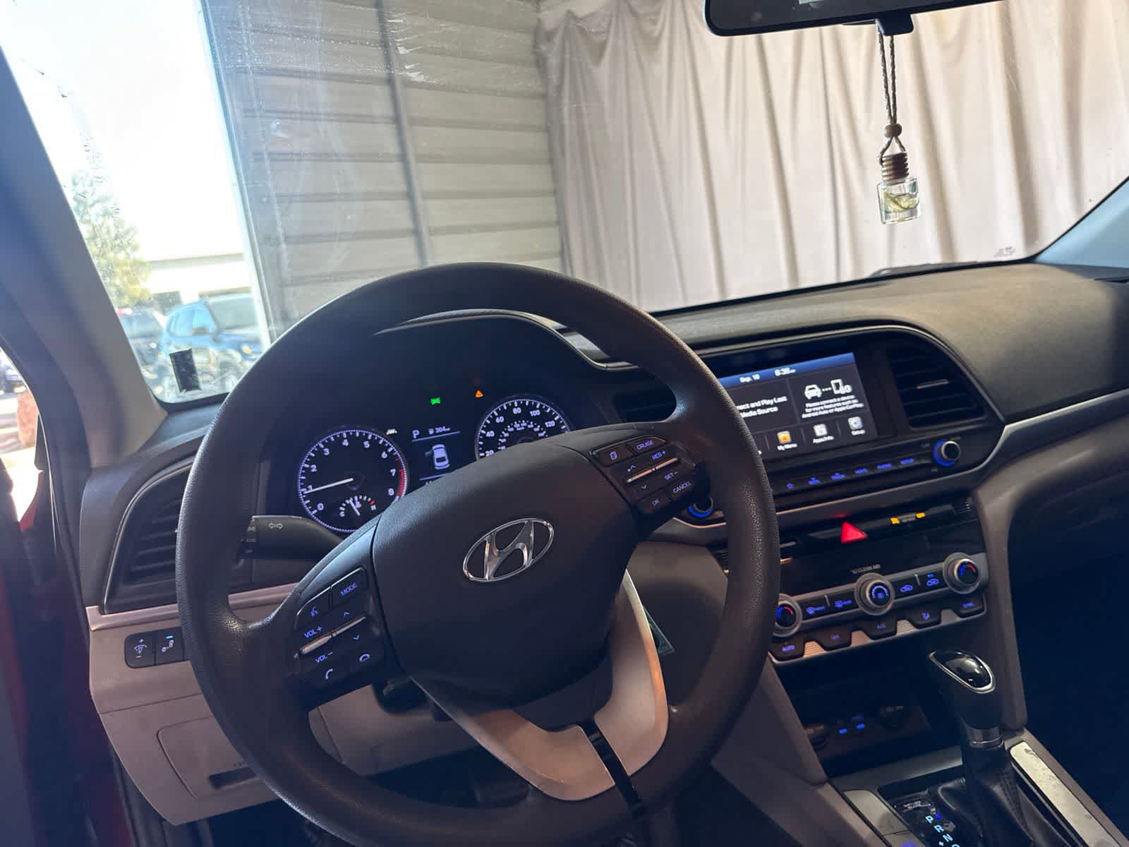 Used 2020 Hyundai Elantra SEL FWD image 18