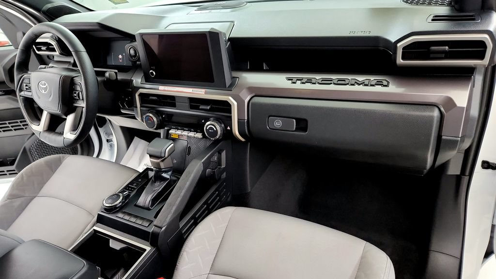 Used 2025 Toyota Tacoma SR5 AWD/4WD image 23