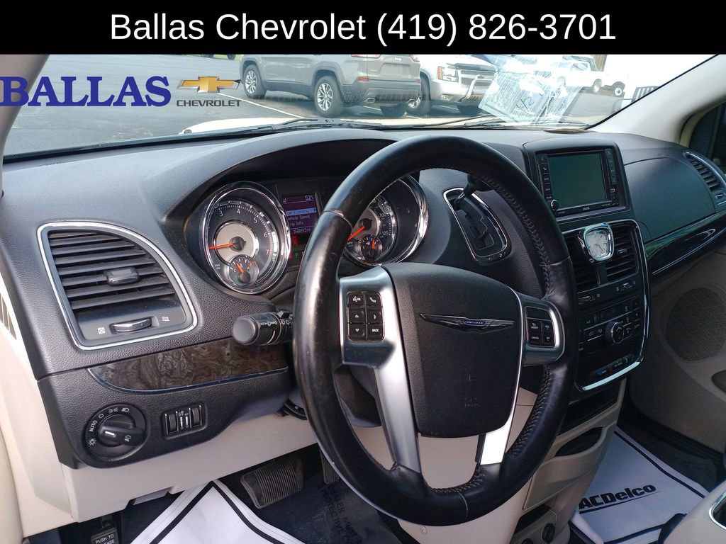 Used 2012 Chrysler Town & Country Touring image 10