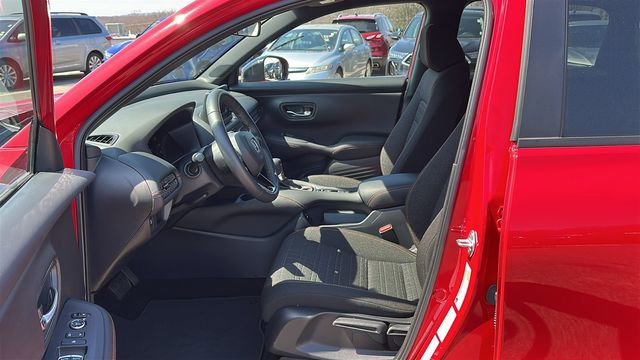 Used 2025 Honda HR-V Sport image 9