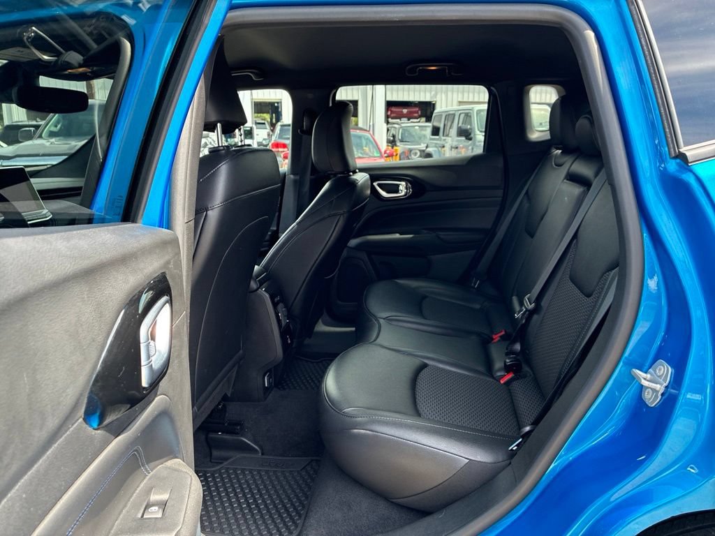 Used 2025 Jeep Compass Latitude w/ Convenience Group AWD/4WD image 20