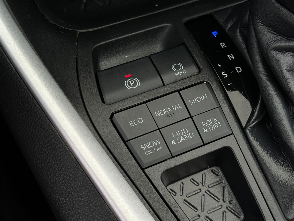 Certified 2022 Toyota RAV4 XLE image 34