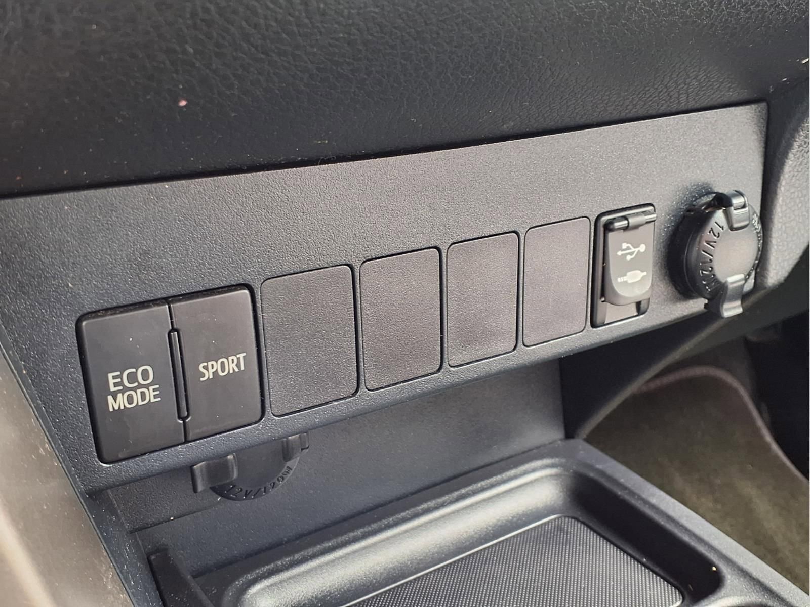 Used 2013 Toyota RAV4 XLE image 27