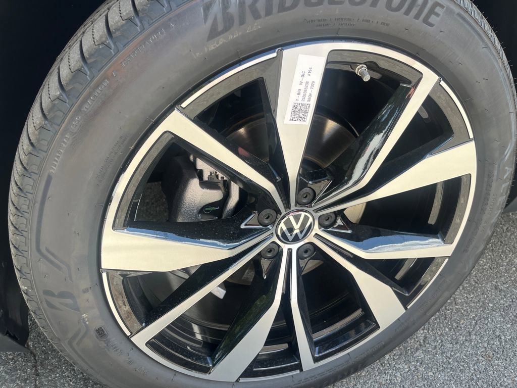 New 2026 Volkswagen Atlas Cross Sport SEL Premium R-Line video 2