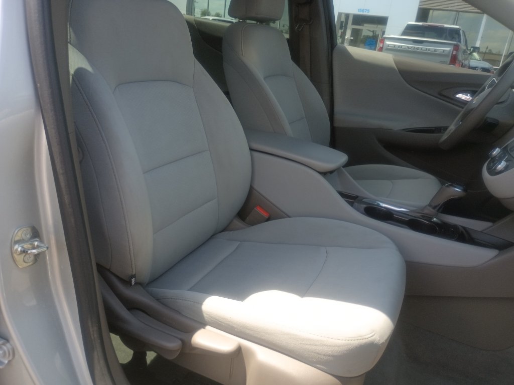 Used 2017 Chevrolet Malibu LS FWD image 34