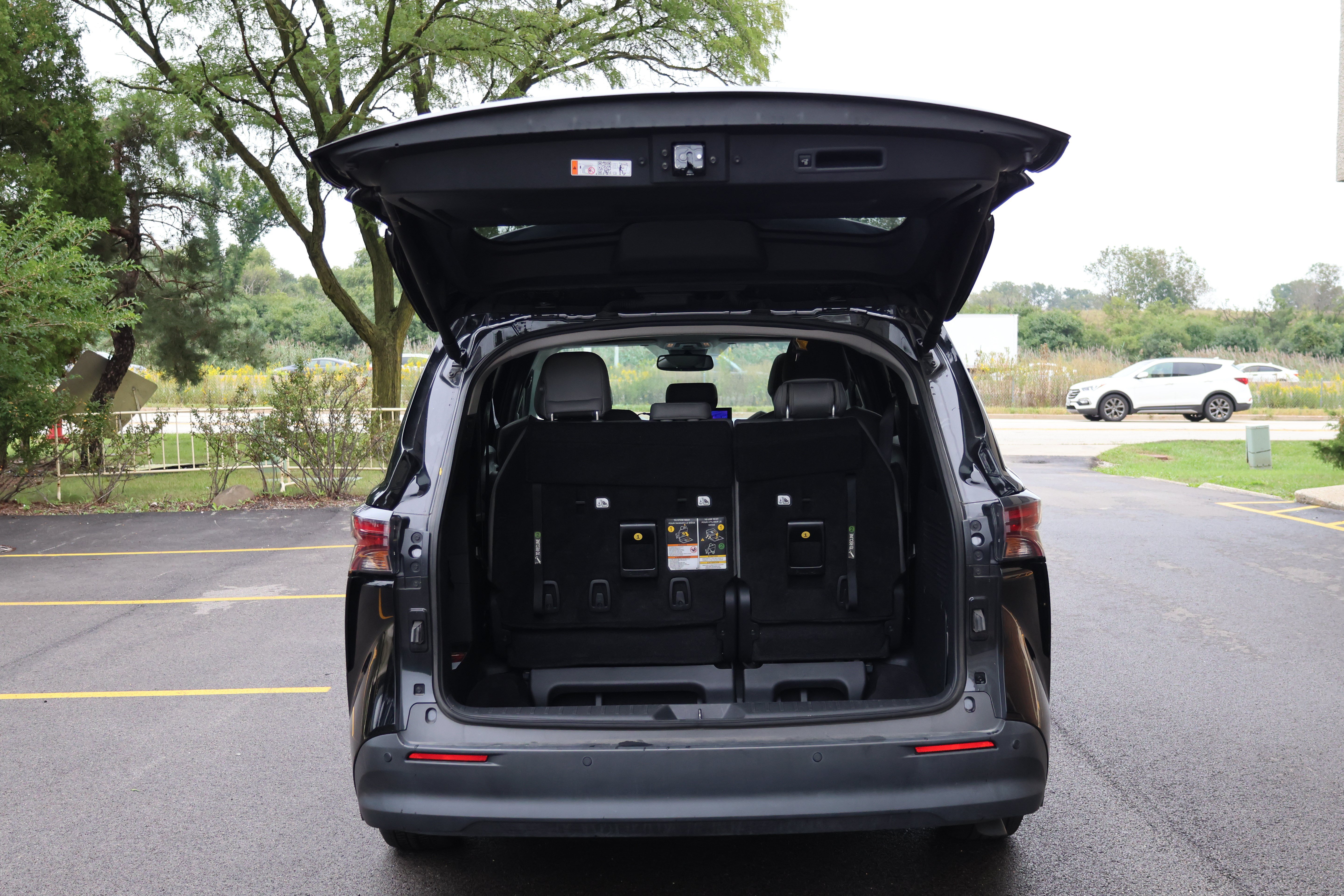 Certified 2025 Toyota Sienna XLE FWD image 5