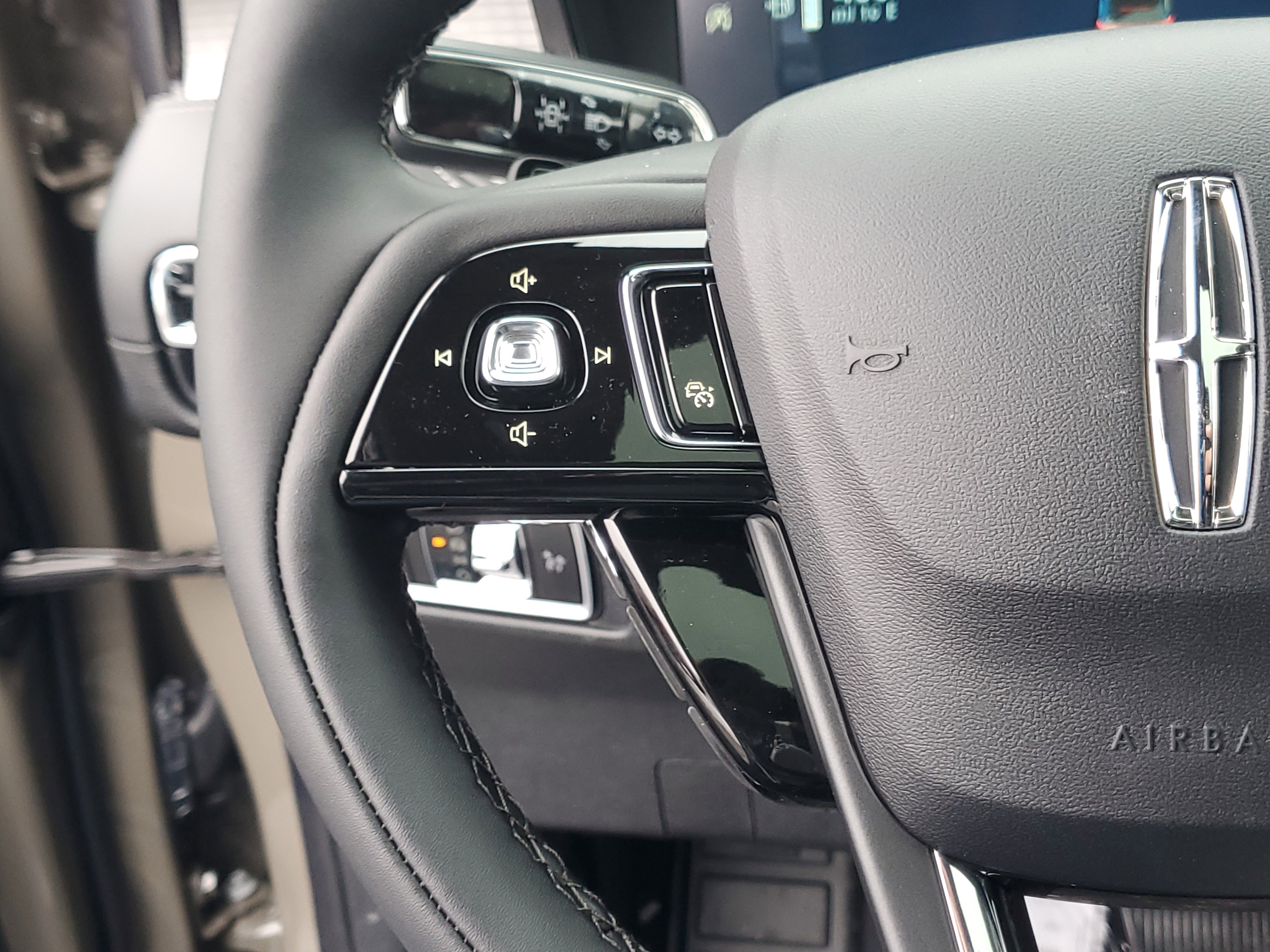 New 2026 Lincoln Corsair Premiere image 17