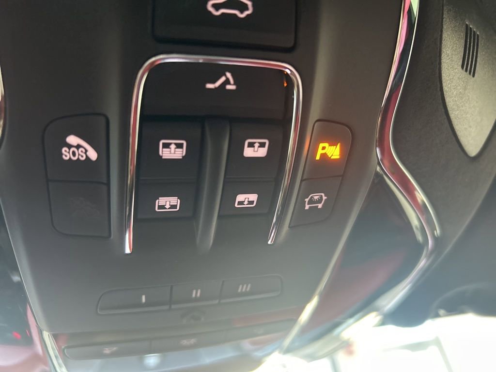 Used 2022 Maserati Levante Trofeo image 11