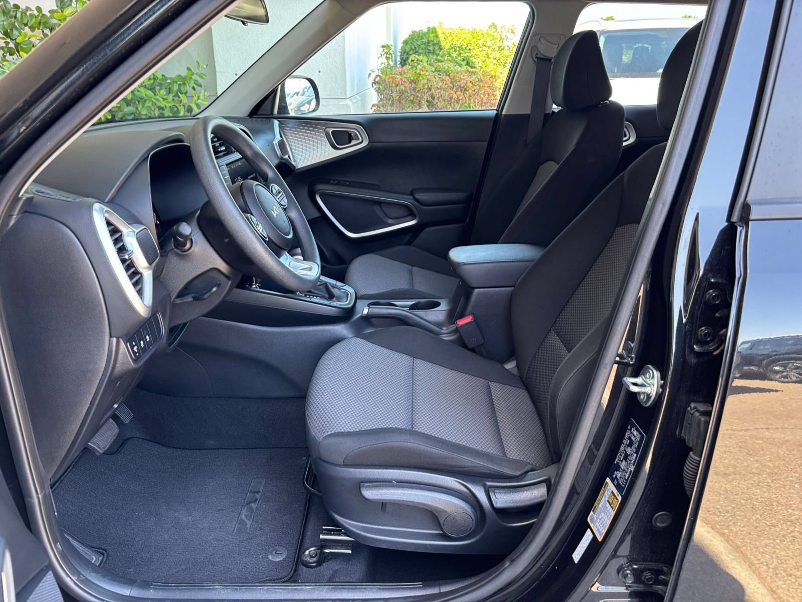 Used 2025 Kia Soul LX w/ LX Technology Package FWD image 20