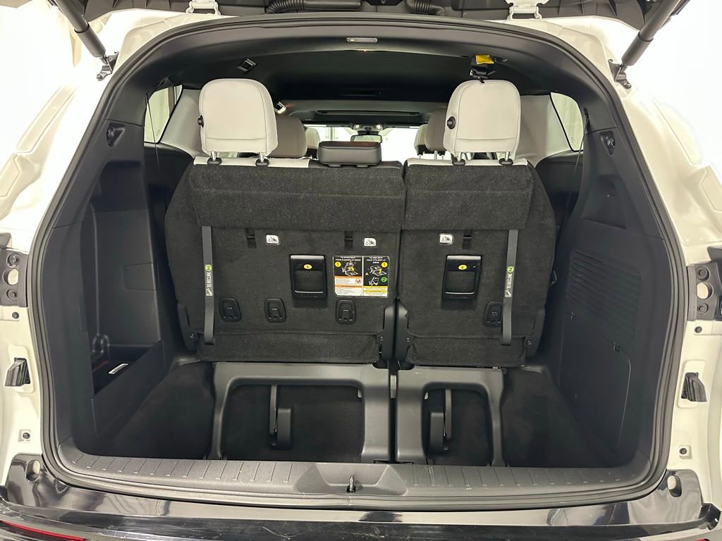 Used 2025 Toyota Sienna XSE image 47