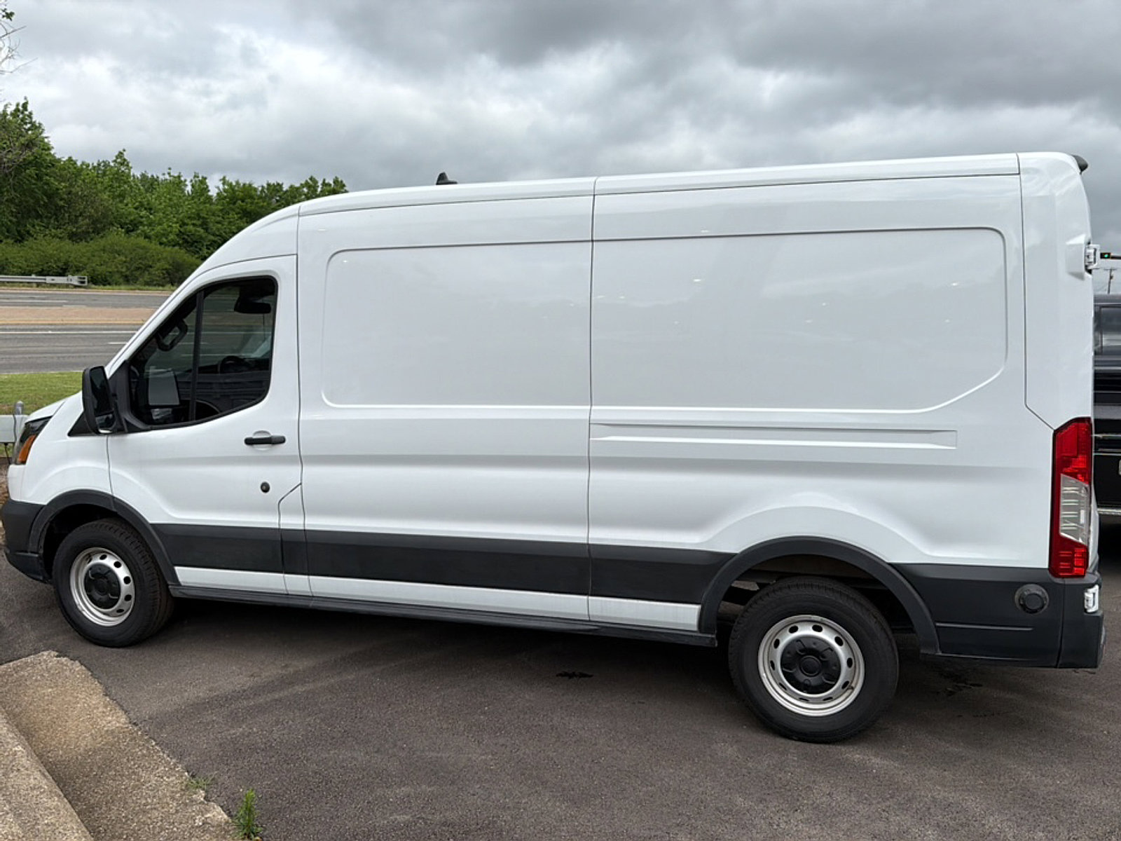 Used 2024 Ford Transit 250 148 Medium Roof w/ Load Area Protection Package image 5