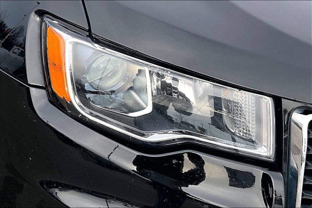 Used 2022 Jeep Grand Cherokee Laredo E image 30