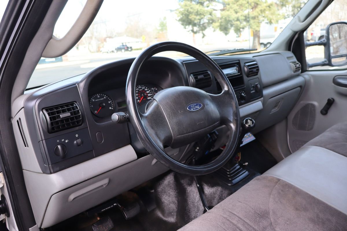 Used 2006 Ford F350 XL image 23