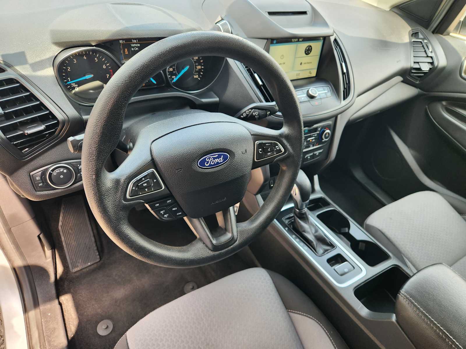 Used 2018 Ford Escape SE w/ SE Sync 3 Package FWD image 2