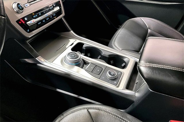 Used 2020 Ford Explorer XLT w/ Equipment Group 202A image 18